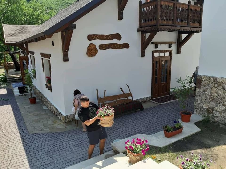 Гостевой дом Valea Stâncii Trebujeni-21